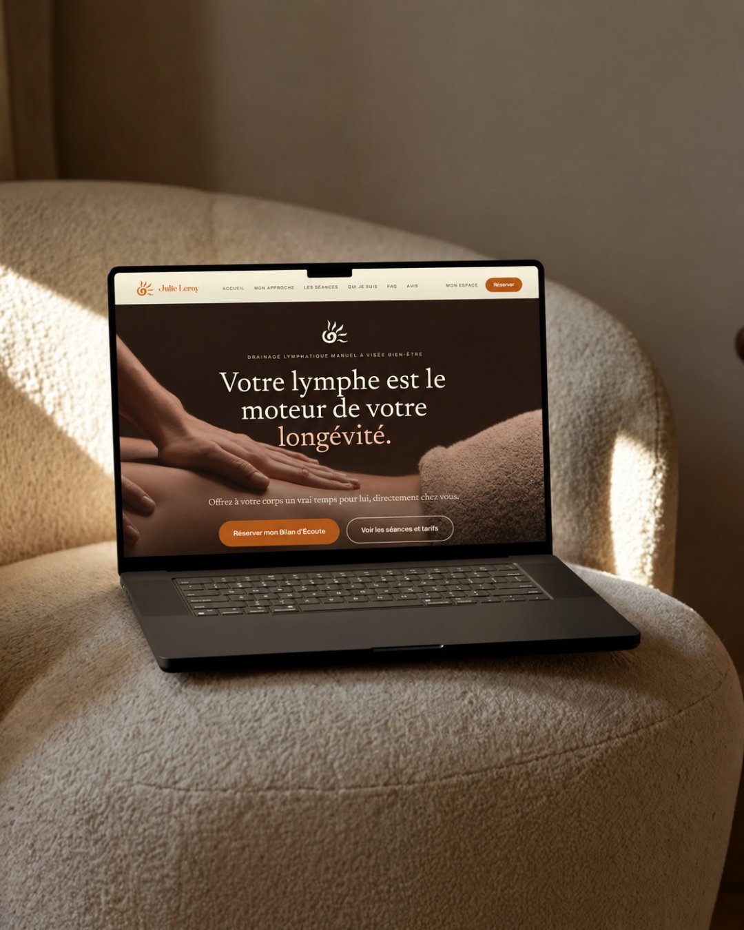 Le site julieleroy.fr sur un ordinateur portable